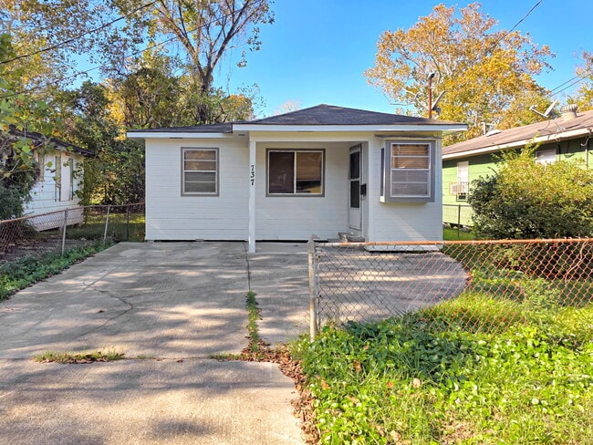 Building Photo - 737 N 35th St