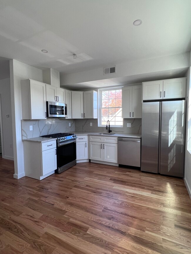 Photo - 125 Broughton Ave Unidad 1