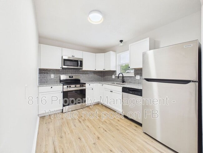 Building Photo - 100 S Oxford Ave