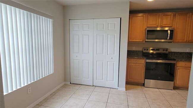 Photo - 5923 Manchester Way