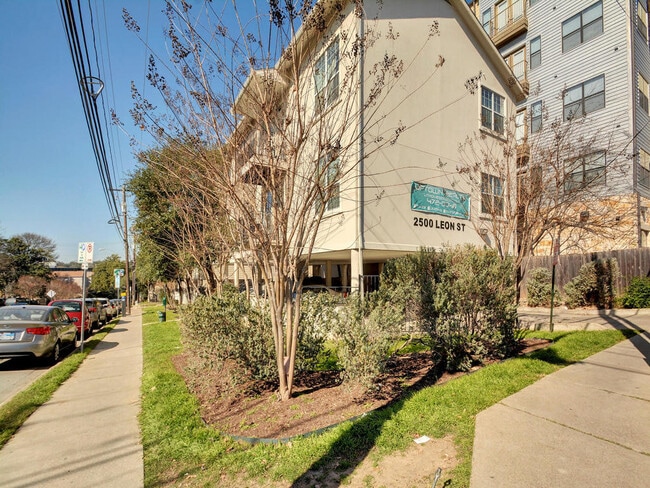 Photo - 1009 W 25th St