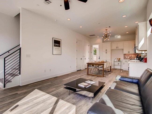 Building Photo - 607 W St Johns Ave Unit 2