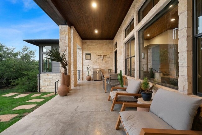 Building Photo - 332 Rugged Earth Dr