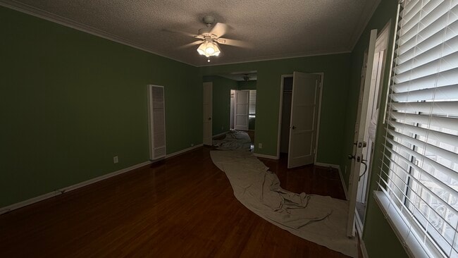 1942 1/2 S Rimpau Blvd Unidad Sonia's Place