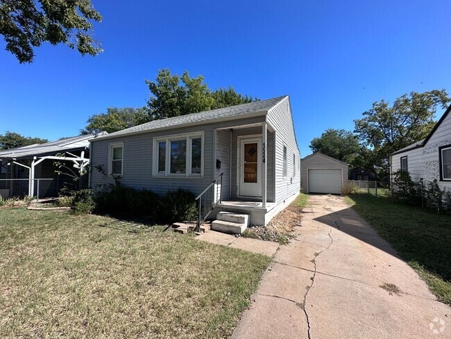 Building Photo - $1250 - 3 bed 1.5 bath - Single Family Hom... Rental
