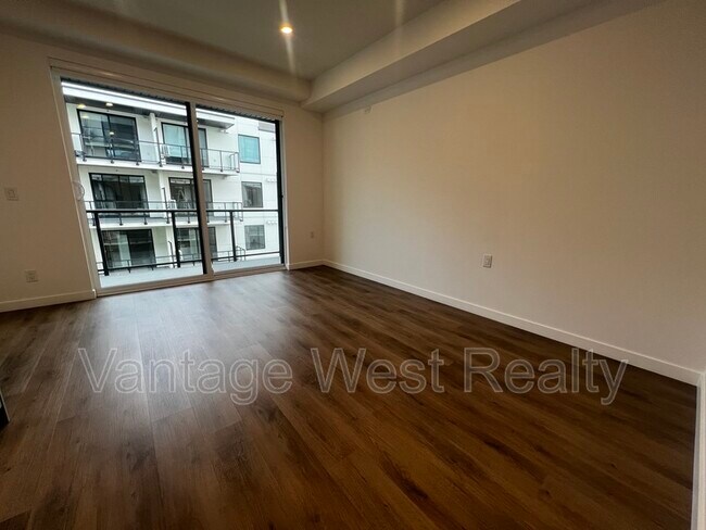 Photo - 1274-1274 Devonshire Ave