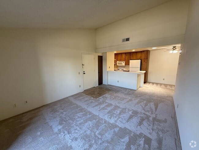 Building Photo - Spacious 1 Bedroom, 1 Bath Condo with Vaul... Unit 407