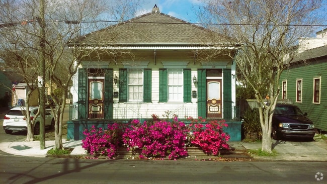Building Photo - 447 Elmira Ave Rental