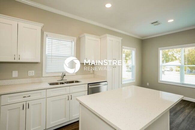 3 Bedroom Pet-Friendly Home in St. Petersburg, FL with Main Street Renewal