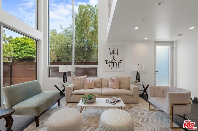 Building Photo - 483 Carroll Canal Ct