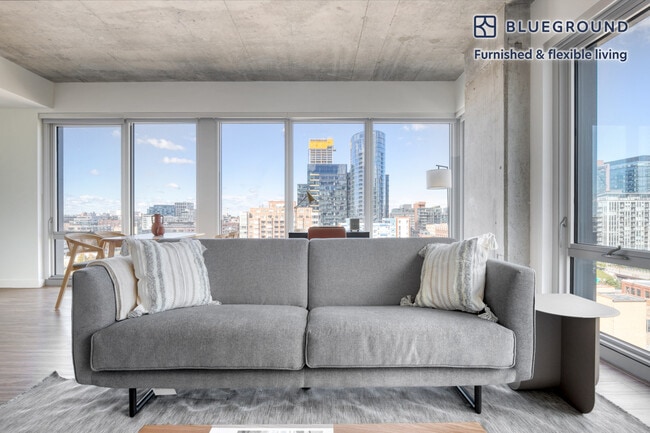 Photo - 165 N Desplaines St Unidad FL12-ID748