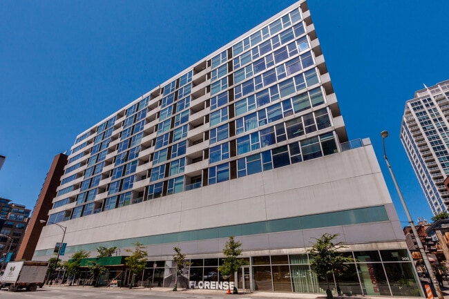 Building Photo - 630 N Franklin St Unit 1001