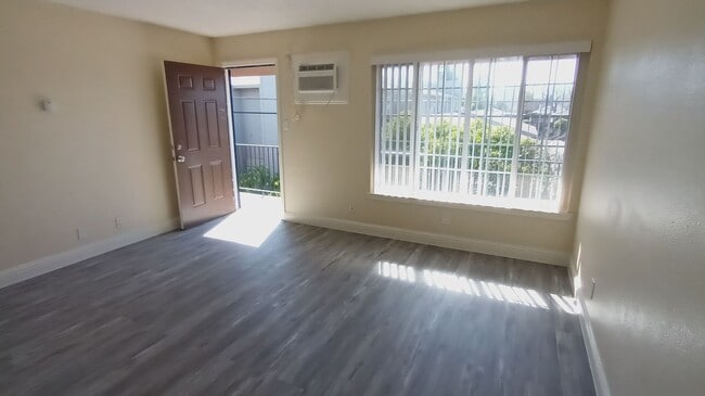 Photo - Welcome to SkyView Villa & Somerset Apartments! Unit 2501-32