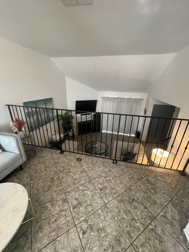 Photo - 9601 Sylmar Ave Unidad 4