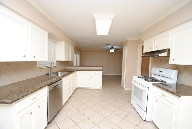 Photo - 10034 Cedardale Dr