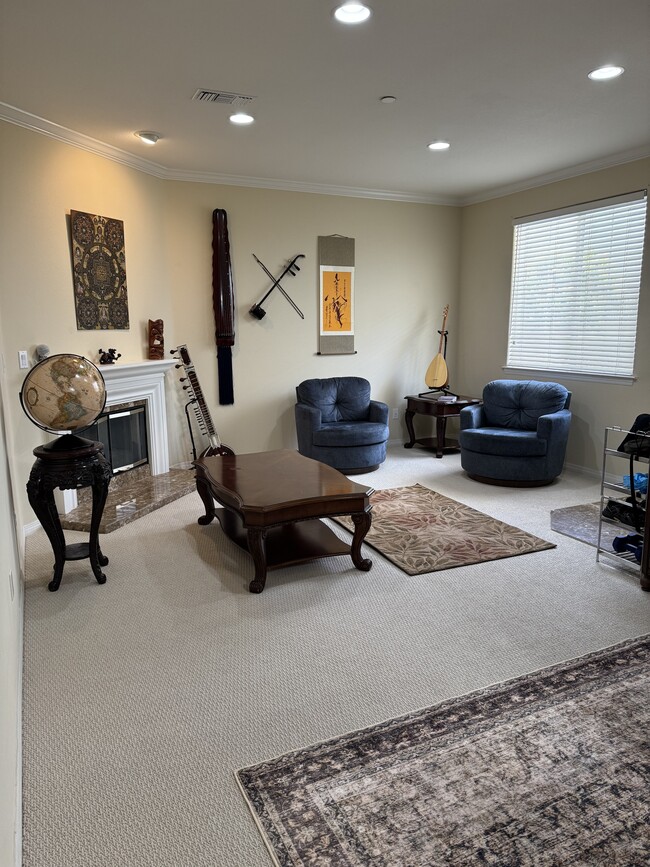 Livingroom - 632 Meyer Ln Unidad C Rental