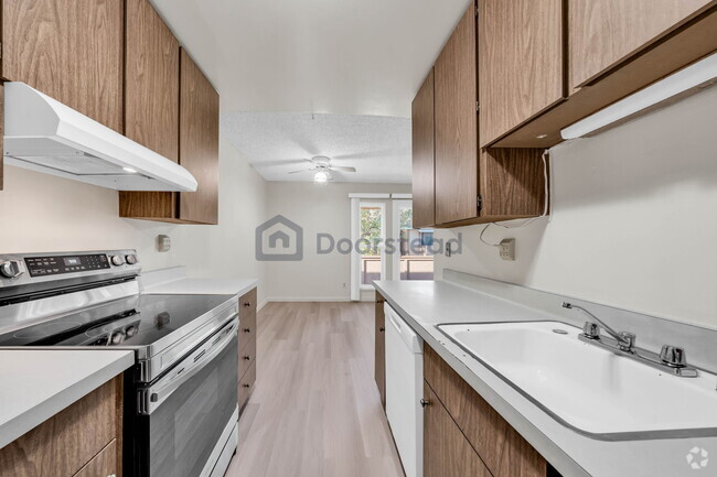 Building Photo - 2466 W Bayshore Rd Unit Apt 6