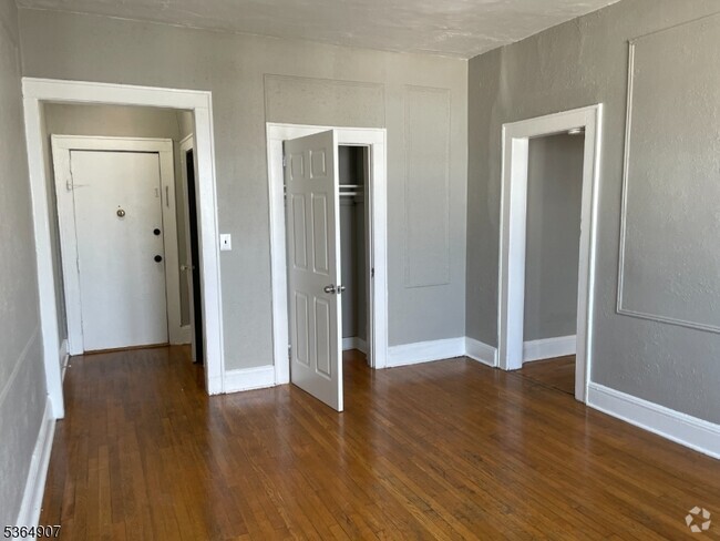 Building Photo - 16 Irving St Unit C2 Rental
