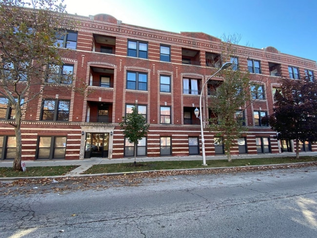 Building Exterior - 3925 W Altgeld St