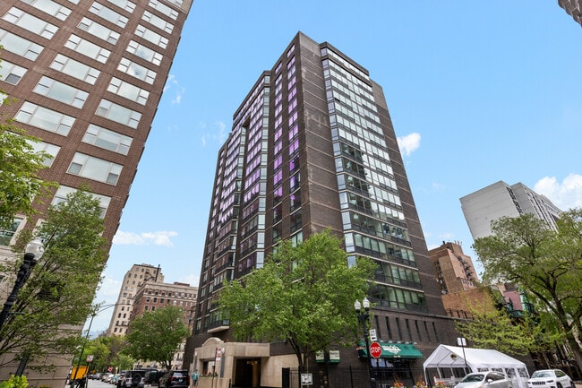 Building Photo - 21 W Goethe St