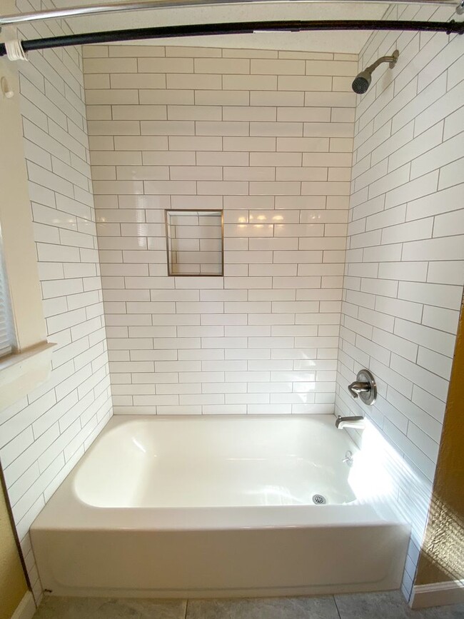 Photo - 2 bedroom, 1 bath near Jackson and Maury /...