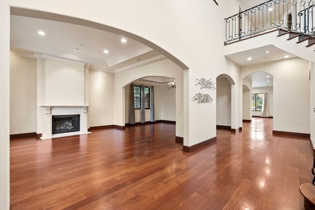 Photo - 512 Lakeview Way