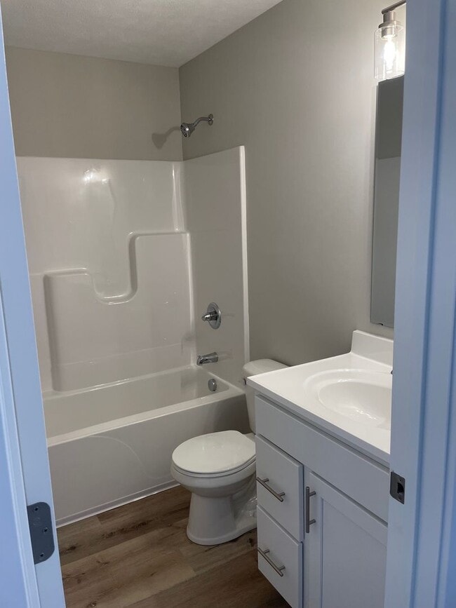 Photo - 3 bedroom 2 bath, 2 stall garage