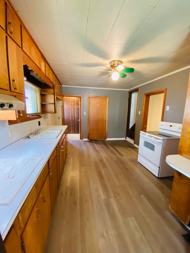 Photo - 628 Garfield Ave SW