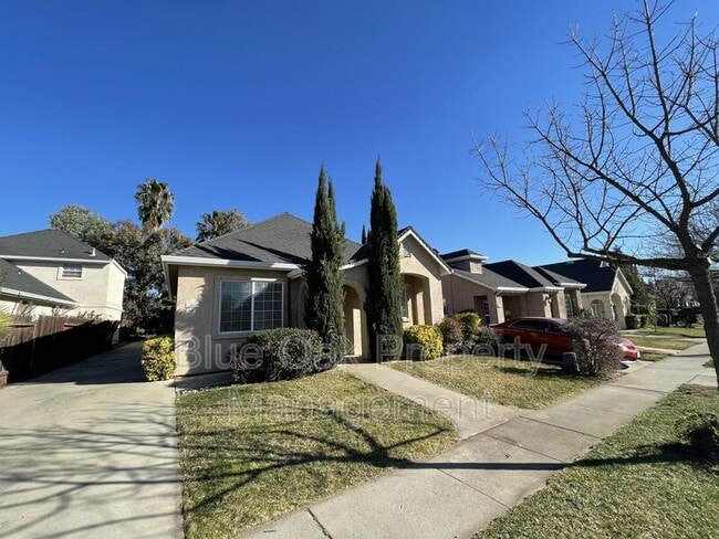 Building Photo - 1877 Devonshire Dr