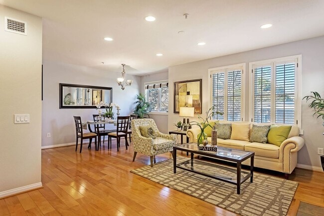 Photo - Gorgeous Spacious TownHome in Downtown Mou...