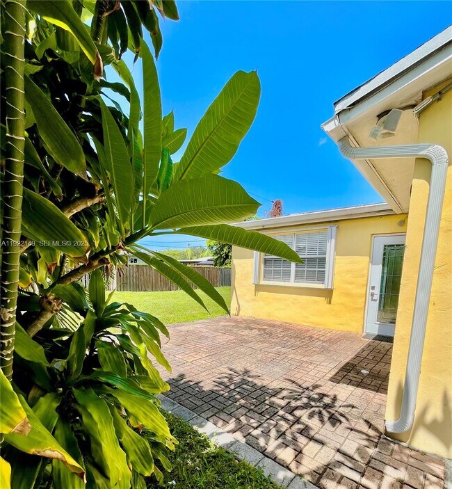 Building Photo - 6815 NW 14th St Unit 6815