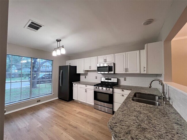 Photo - 1518 White Oak Loop