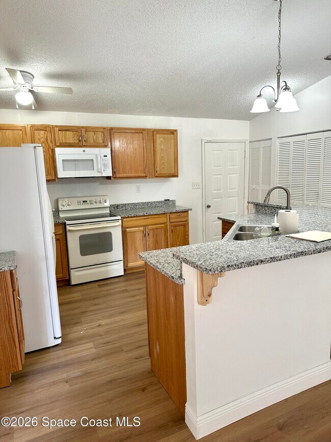 Photo - 1184 Sapphire St SE