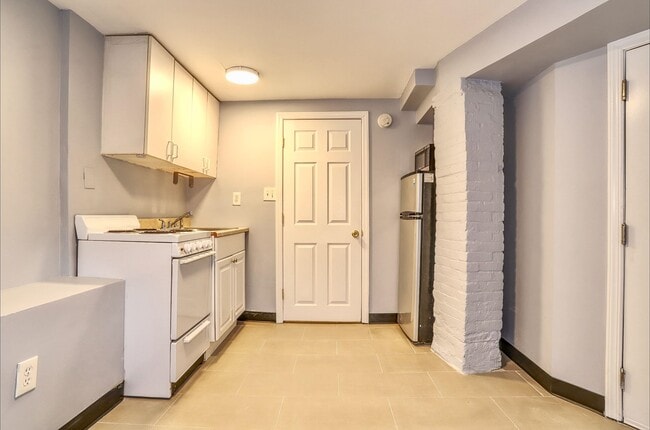 Building Photo - 320 Jefferson St Unit GRR