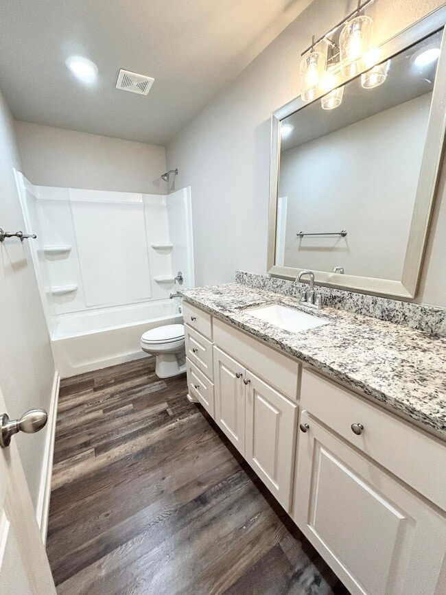 Photo - 5512 122nd Street