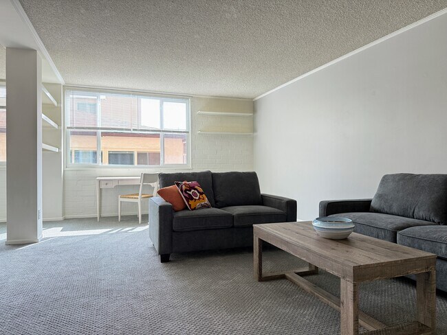 Photo - 540 Kelton Ave Unidad 204