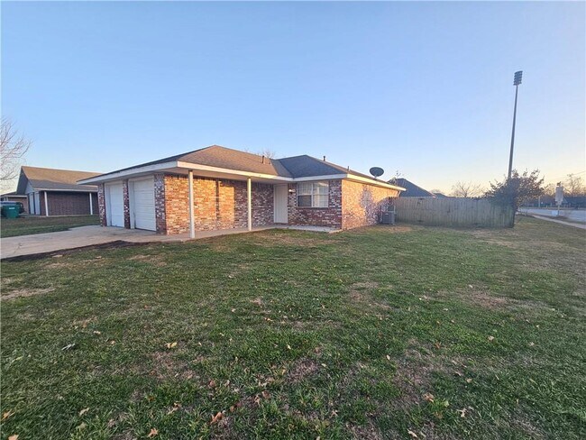 Photo - 2326 W Roselawn St