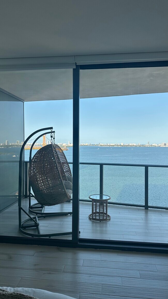 Photo - 808 Brickell Key Dr