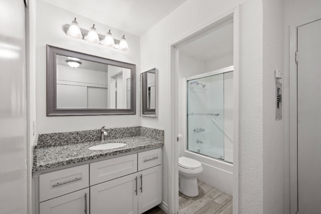 Photo - 7932 Mission Center Ct Unidad i