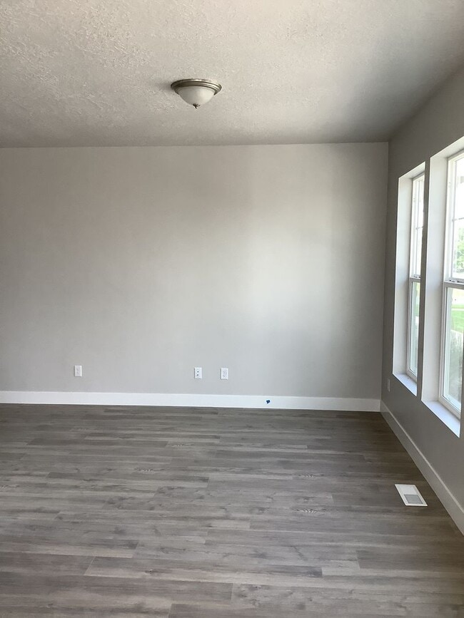 Photo - FREE RENT FIRST MONTH - Townhome in Prime ...