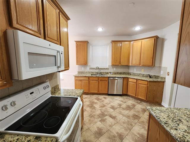 Photo - 9829 Castlewood Dr