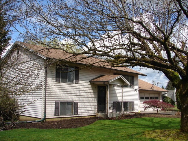 Building Photo - FOUR BEDROOM SPLIT LEVEL IN SALMON CREEK Rental