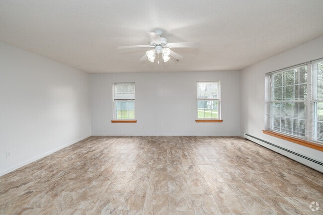 3BR, 1BA - 1,158SF - Living Room