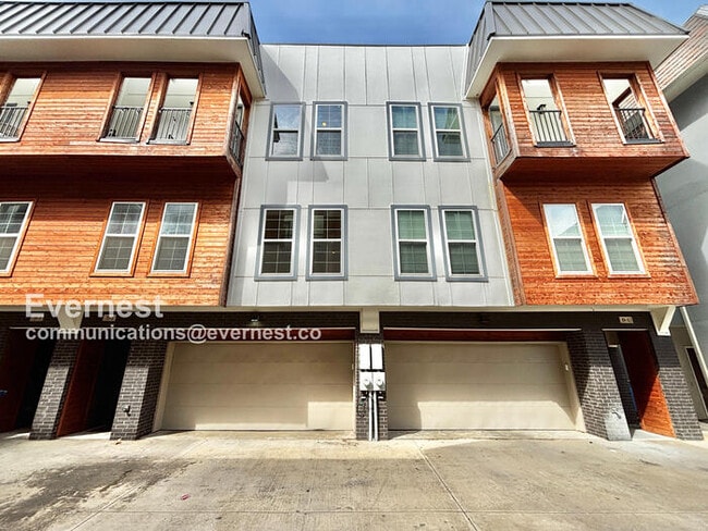 Photo - 2318 Stutz Dr Townhome