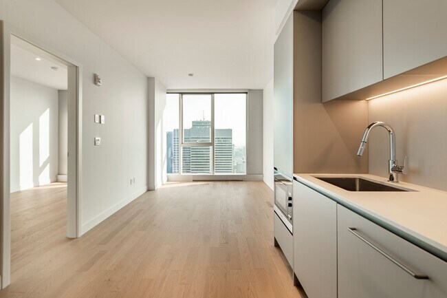 Photo - 1205 Pl. du Frere Andre Unit 5204