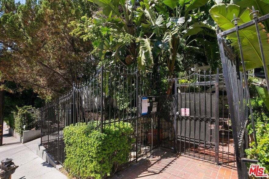 Photo - 1323 N Olive Dr