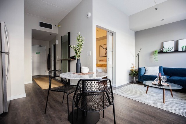 30 Bison 1BDR - Bison Pointe