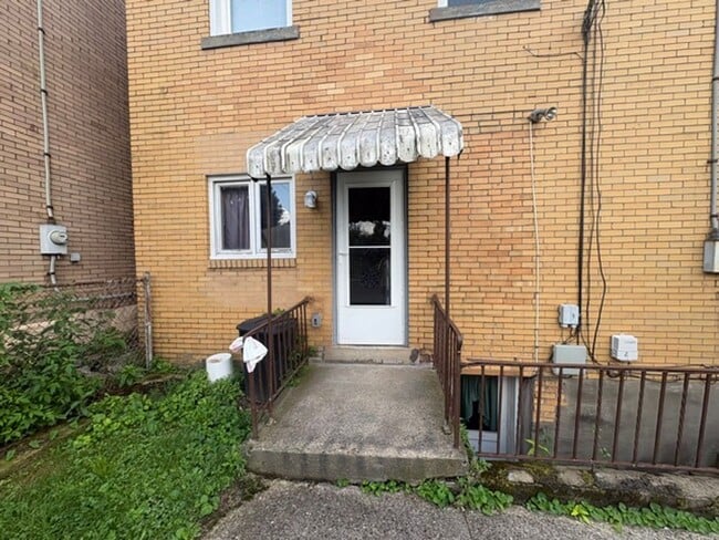 Building Photo - 703 Brookline Blvd Unit 1