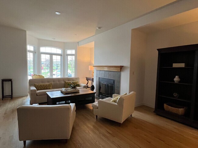 Photo - BEAUTIFUL 3 Bed 3.5 Bath Townhome in Dakota Ridge Village in North Boulder