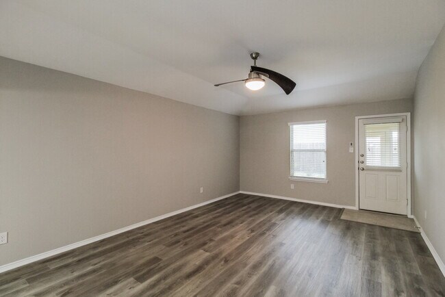 Photo - 2484 French St